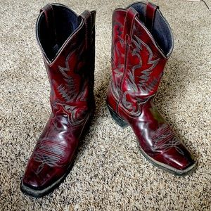 Brand new cowboy boot very good shape never woren!
